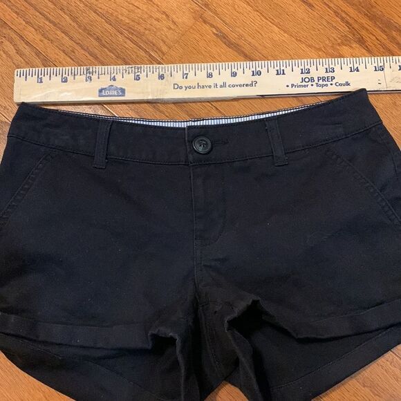 So Size 3 black cuffed short shorts.  Front Operable pockets/back faux pockets - Picture 5 of 7